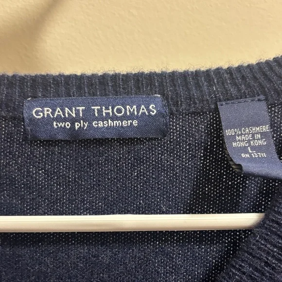 Grant Thomas Men's V-Neck Sweater - 100% cashmere Deep Navy - Picture 2 of 3